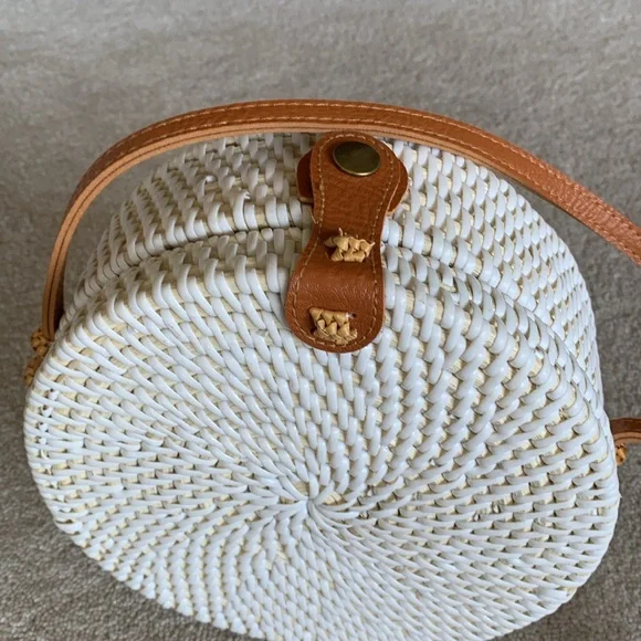 Crossbody Round White and Tan Woven Bag - Picture 2 of 9